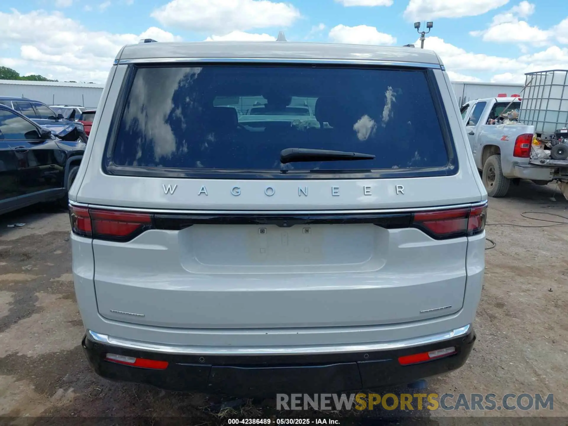 17 Photograph of a damaged car 1C4SJVDT9NS137506 JEEP WAGONEER 2022