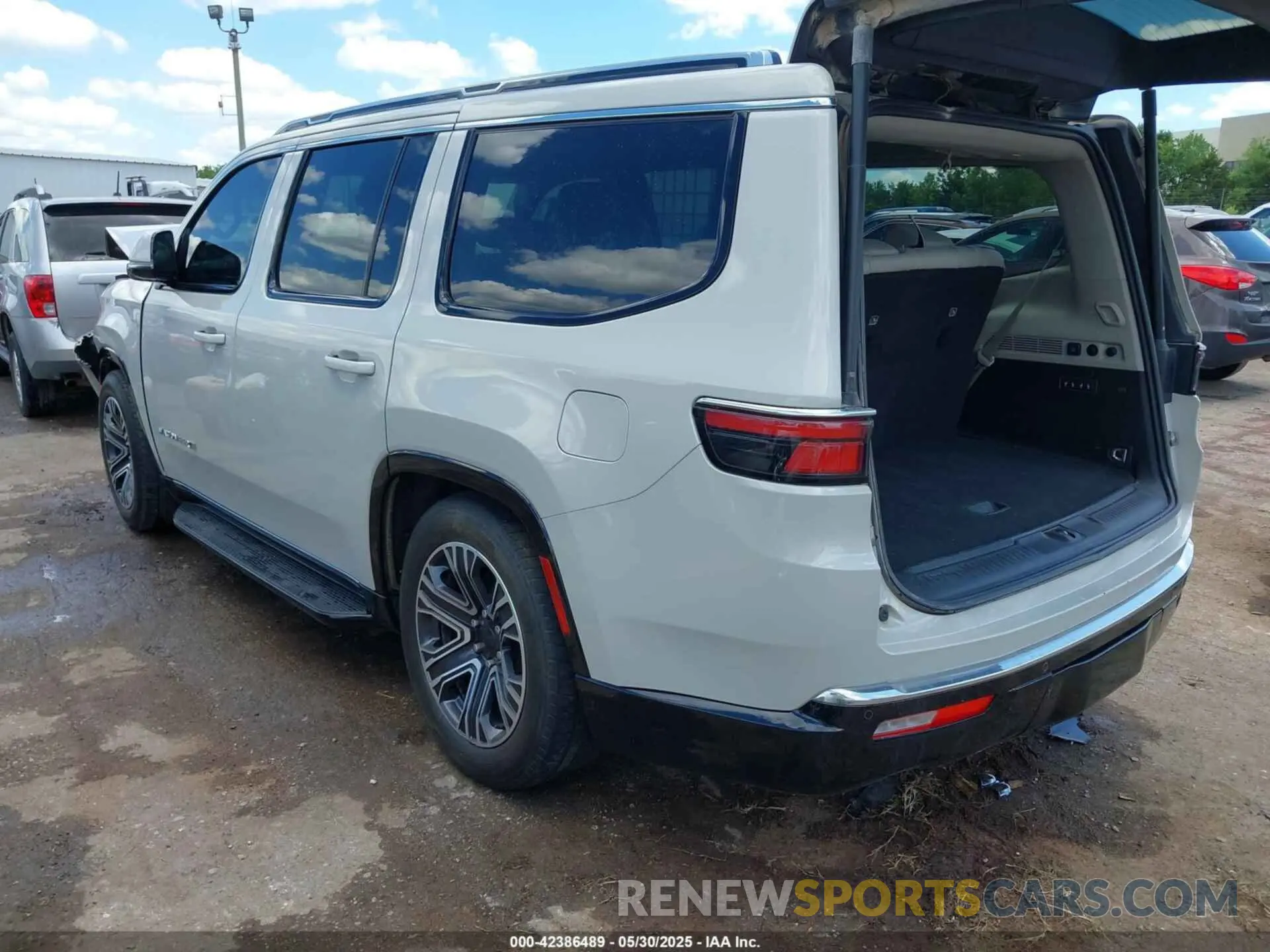 3 Photograph of a damaged car 1C4SJVDT9NS137506 JEEP WAGONEER 2022