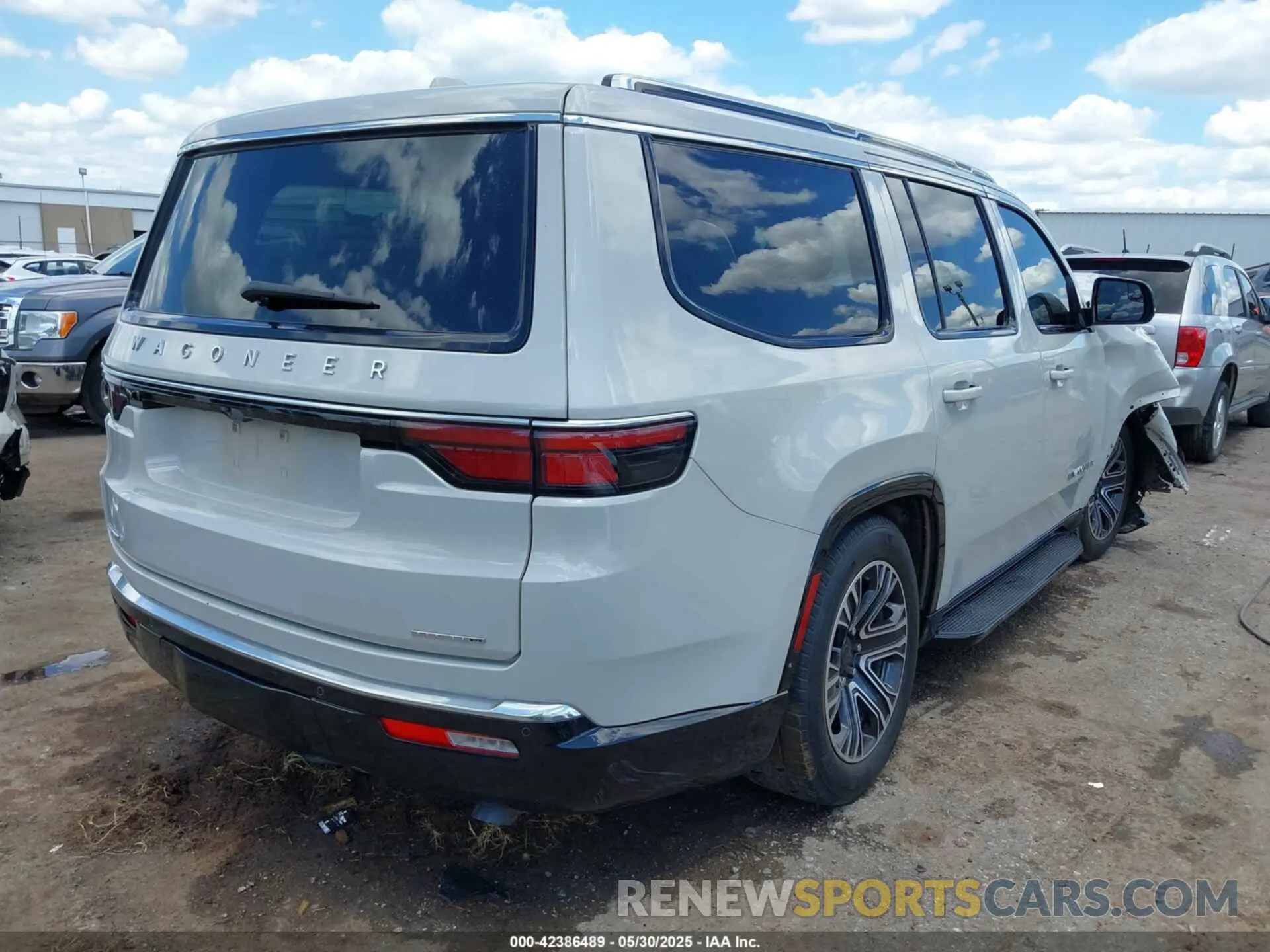 4 Photograph of a damaged car 1C4SJVDT9NS137506 JEEP WAGONEER 2022