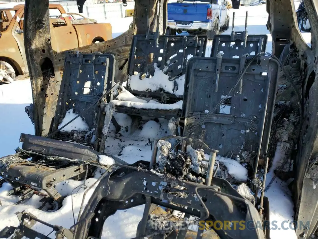 10 Photograph of a damaged car 1C4SJSDPXPS543072 JEEP WAGONEER 2023