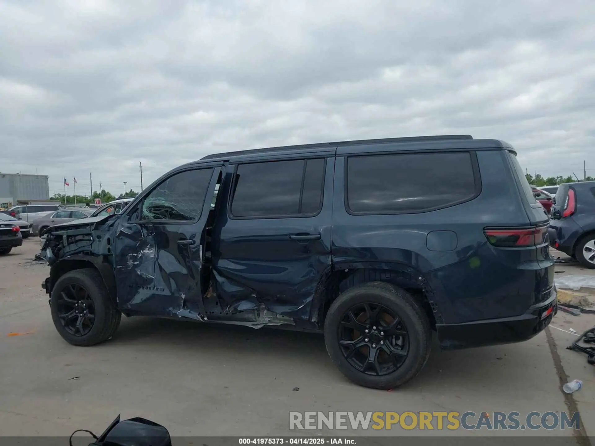 15 Photograph of a damaged car 1C4SJUBP7PS563049 JEEP WAGONEER 2023