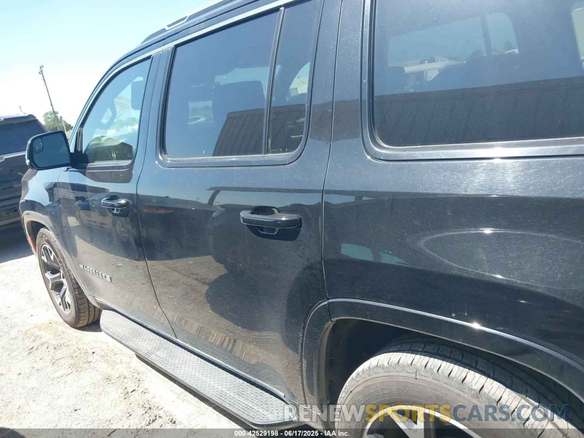 14 Photograph of a damaged car 1C4SJVDP1PS505523 JEEP WAGONEER 2023