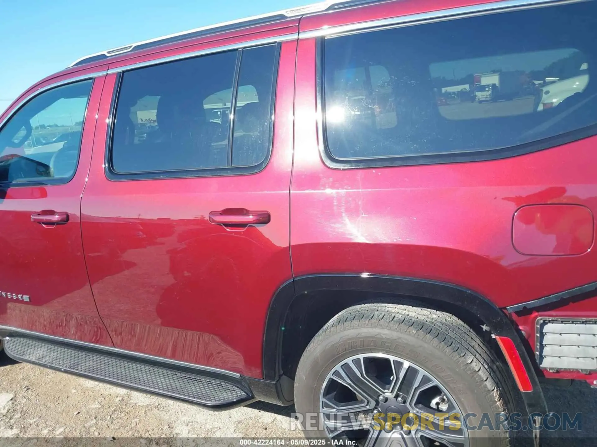 14 Photograph of a damaged car 1C4SJUBP2RS177139 JEEP WAGONEER 2024