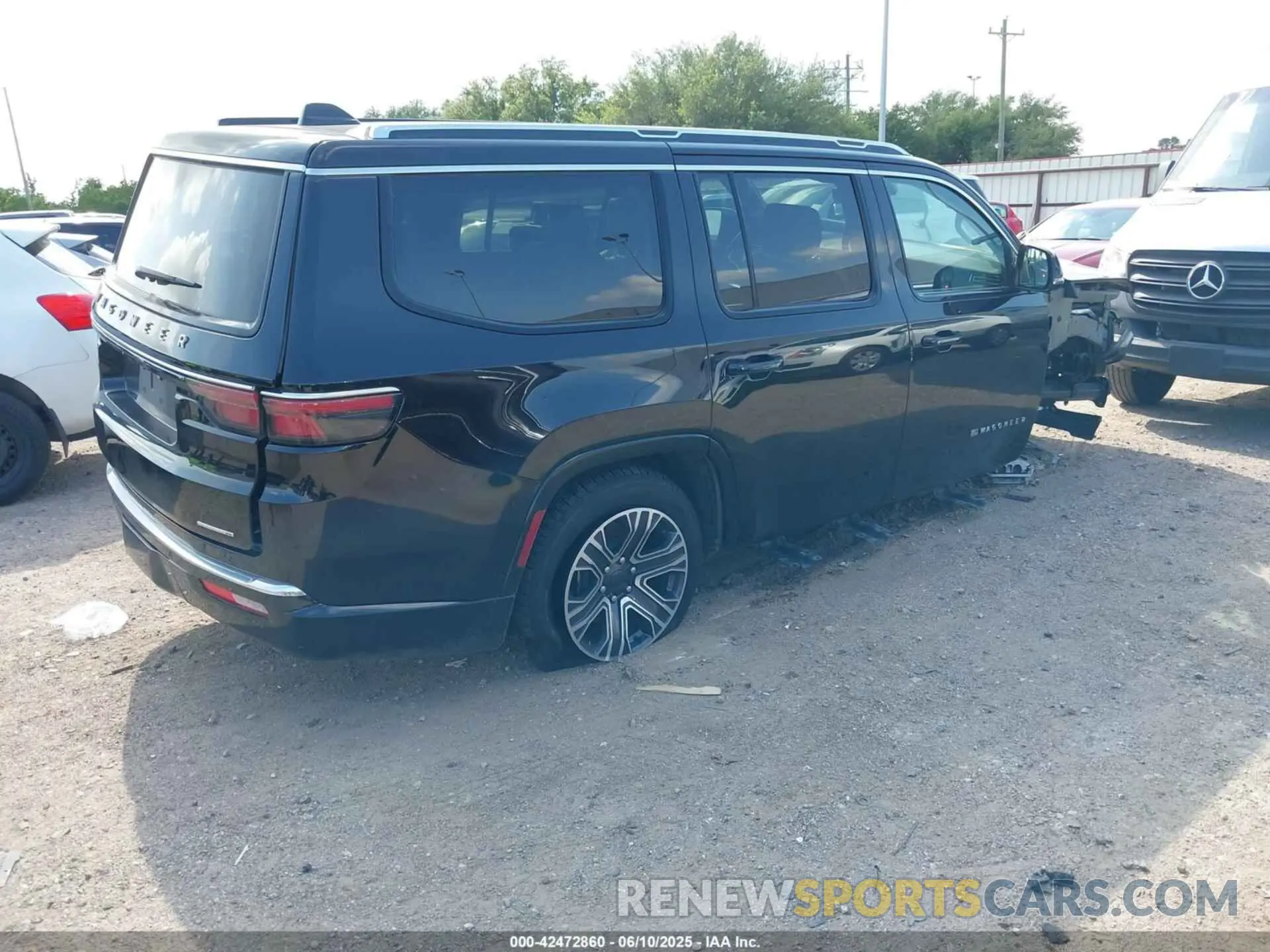 4 Photograph of a damaged car 1C4SJUBPXRS126049 JEEP WAGONEER 2024