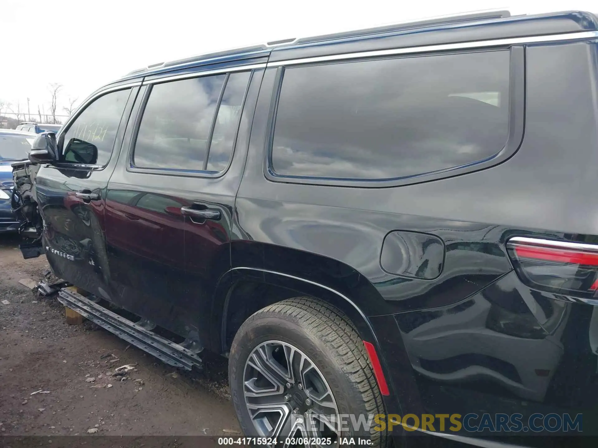 15 Photograph of a damaged car 1C4SJVAP9RS155758 JEEP WAGONEER 2024