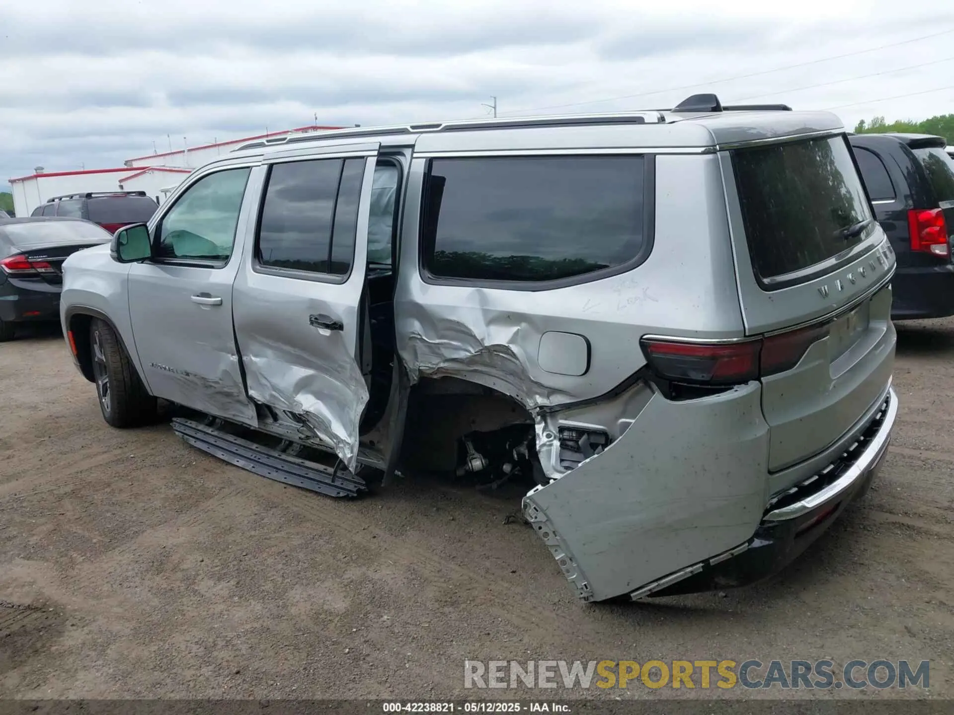 3 Photograph of a damaged car 1C4SJVDP8RS171557 JEEP WAGONEER 2024