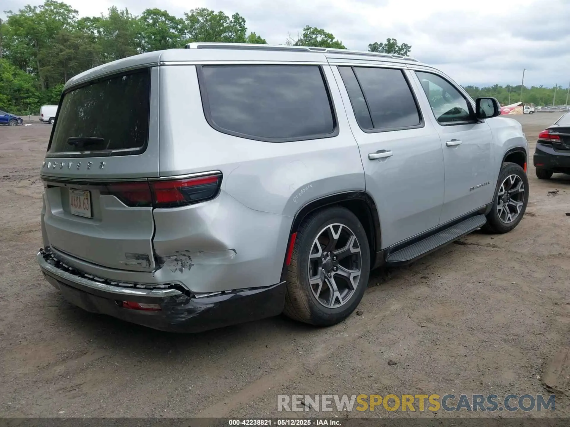 4 Photograph of a damaged car 1C4SJVDP8RS171557 JEEP WAGONEER 2024