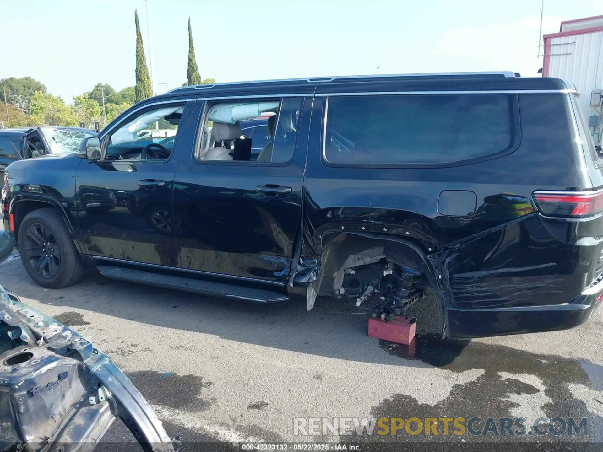14 Photograph of a damaged car 1C4SJSBP7PS552833 JEEP WAGONEER L 2023