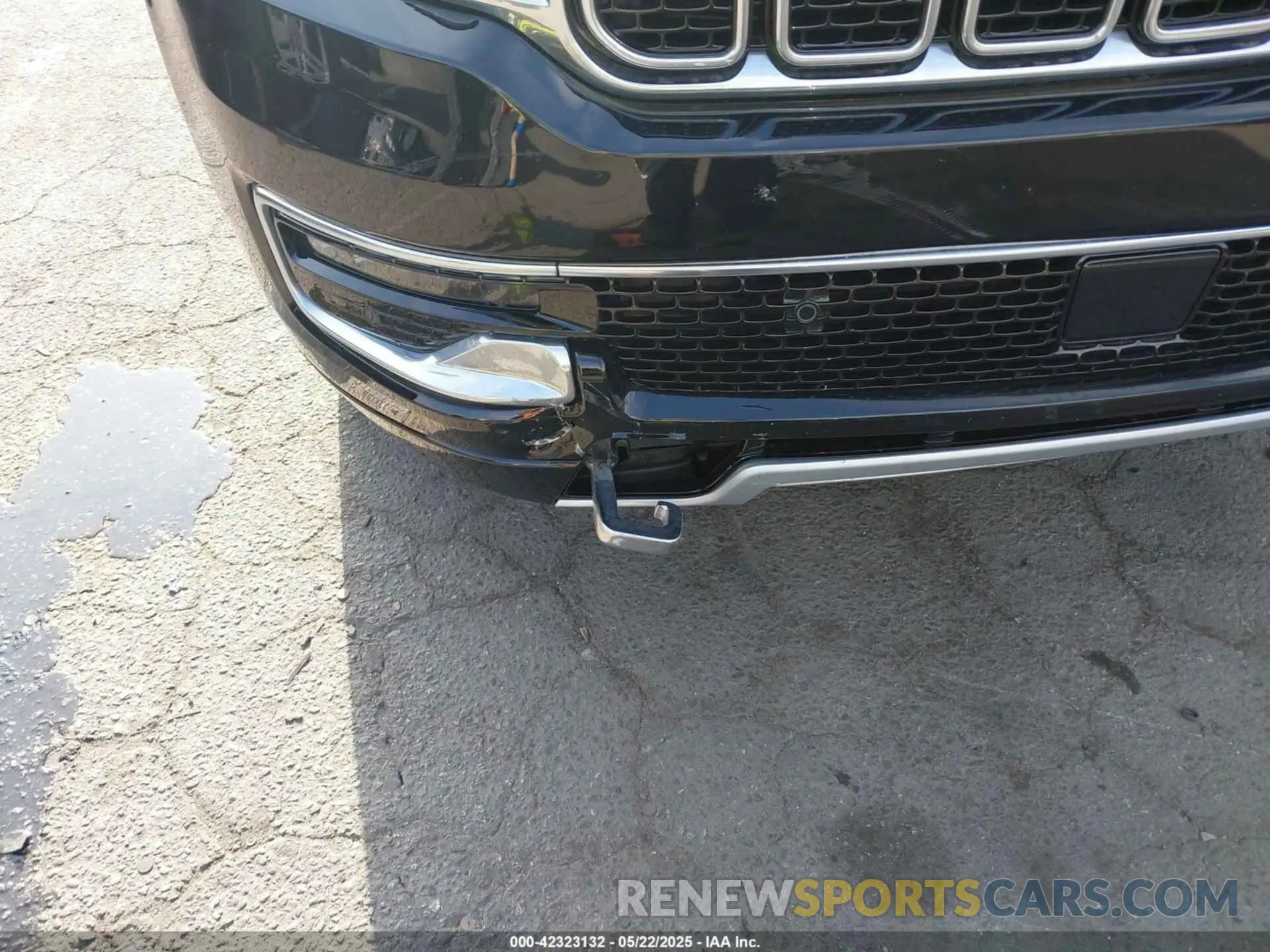 18 Photograph of a damaged car 1C4SJSBP7PS552833 JEEP WAGONEER L 2023