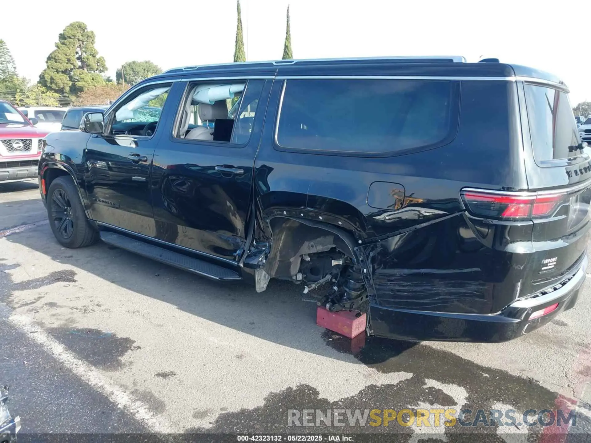 3 Photograph of a damaged car 1C4SJSBP7PS552833 JEEP WAGONEER L 2023