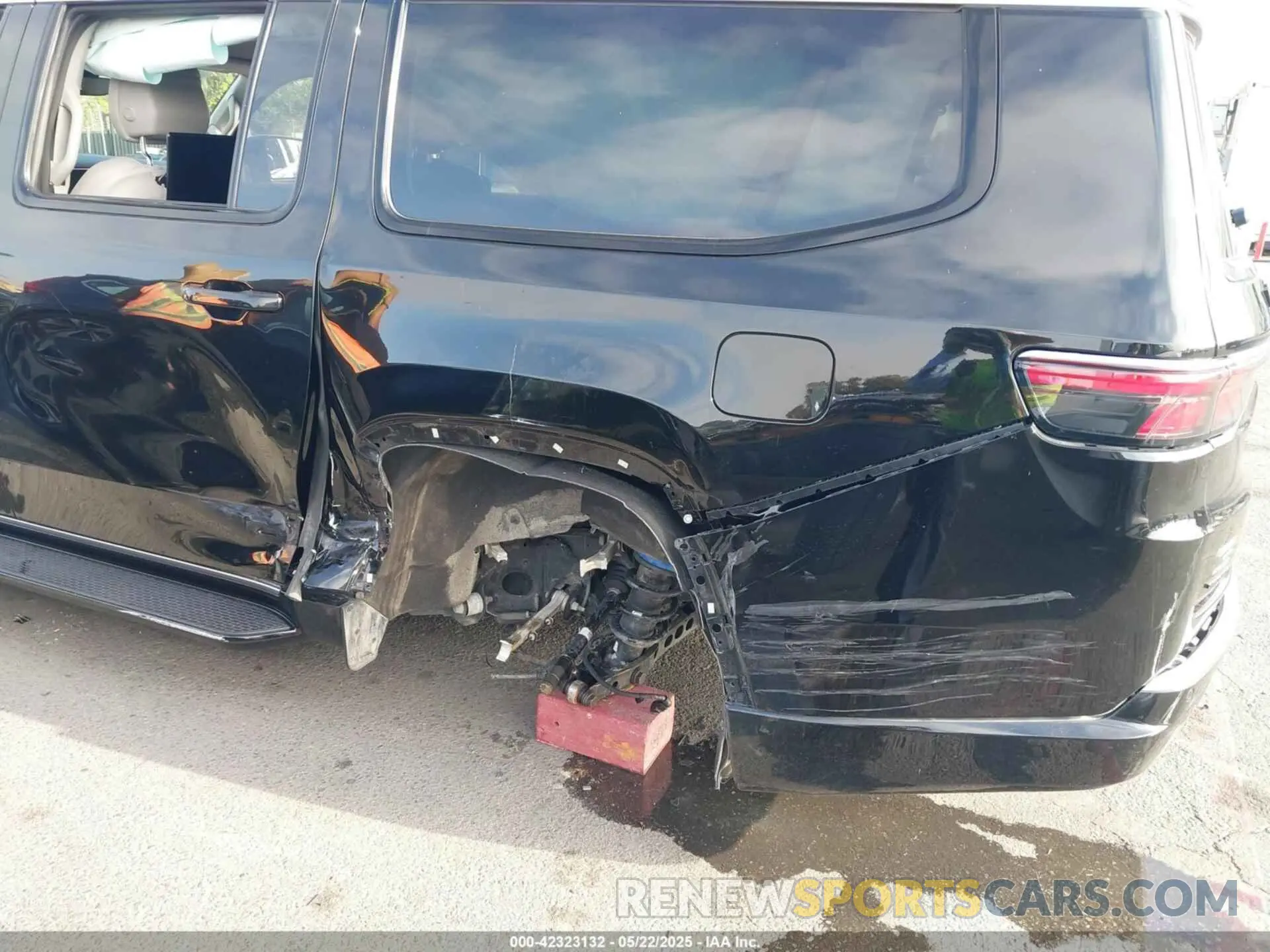 6 Photograph of a damaged car 1C4SJSBP7PS552833 JEEP WAGONEER L 2023