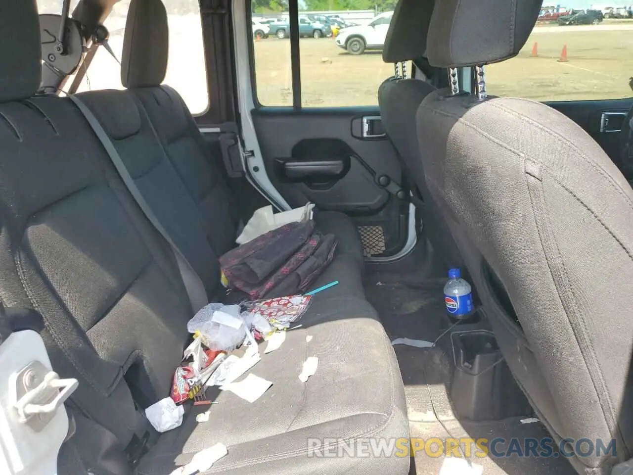 10 Photograph of a damaged car 1C4HJXDG5KW629768 JEEP WRANGLER 2019