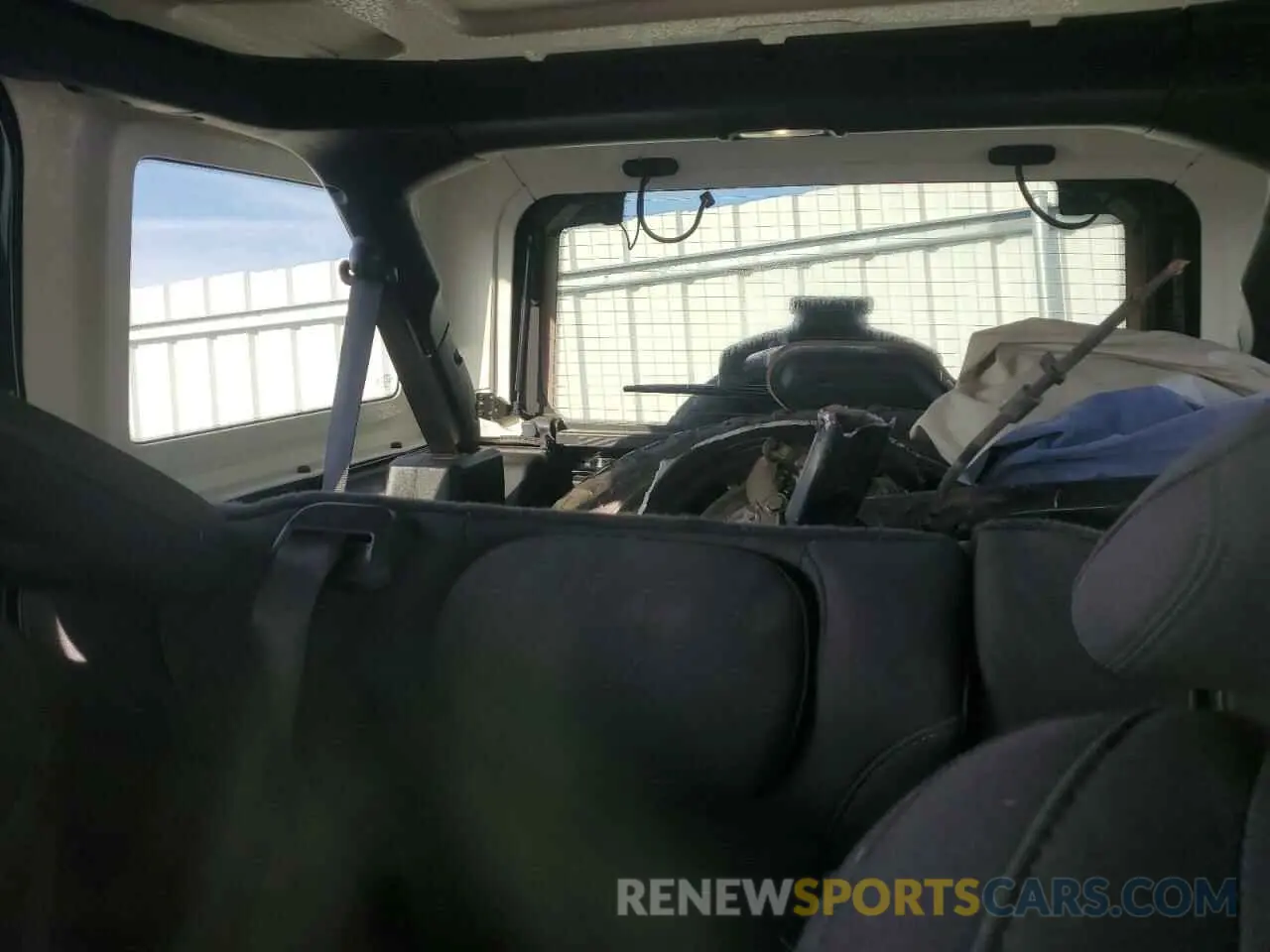 10 Photograph of a damaged car 1C4HJXEN3KW561998 JEEP WRANGLER 2019