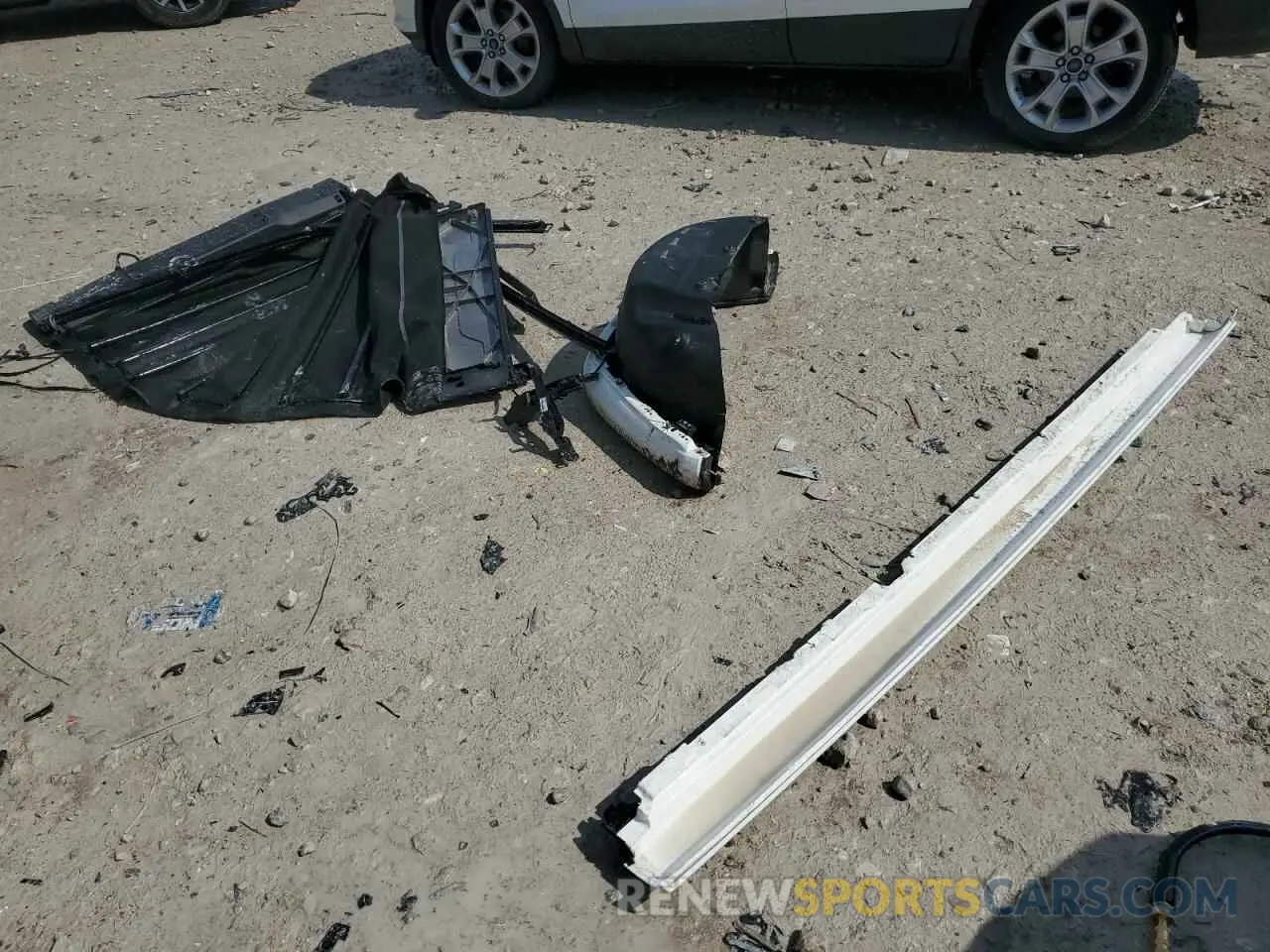 13 Photograph of a damaged car 1C4HJXFG3KW640345 JEEP WRANGLER 2019