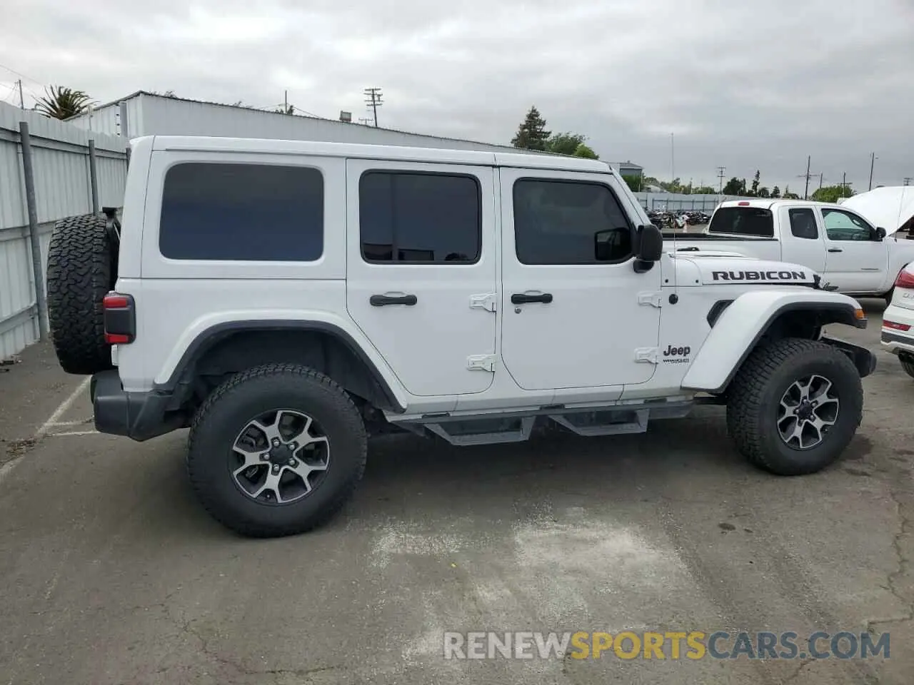 3 Photograph of a damaged car 1C4HJXFG6KW642011 JEEP WRANGLER 2019
