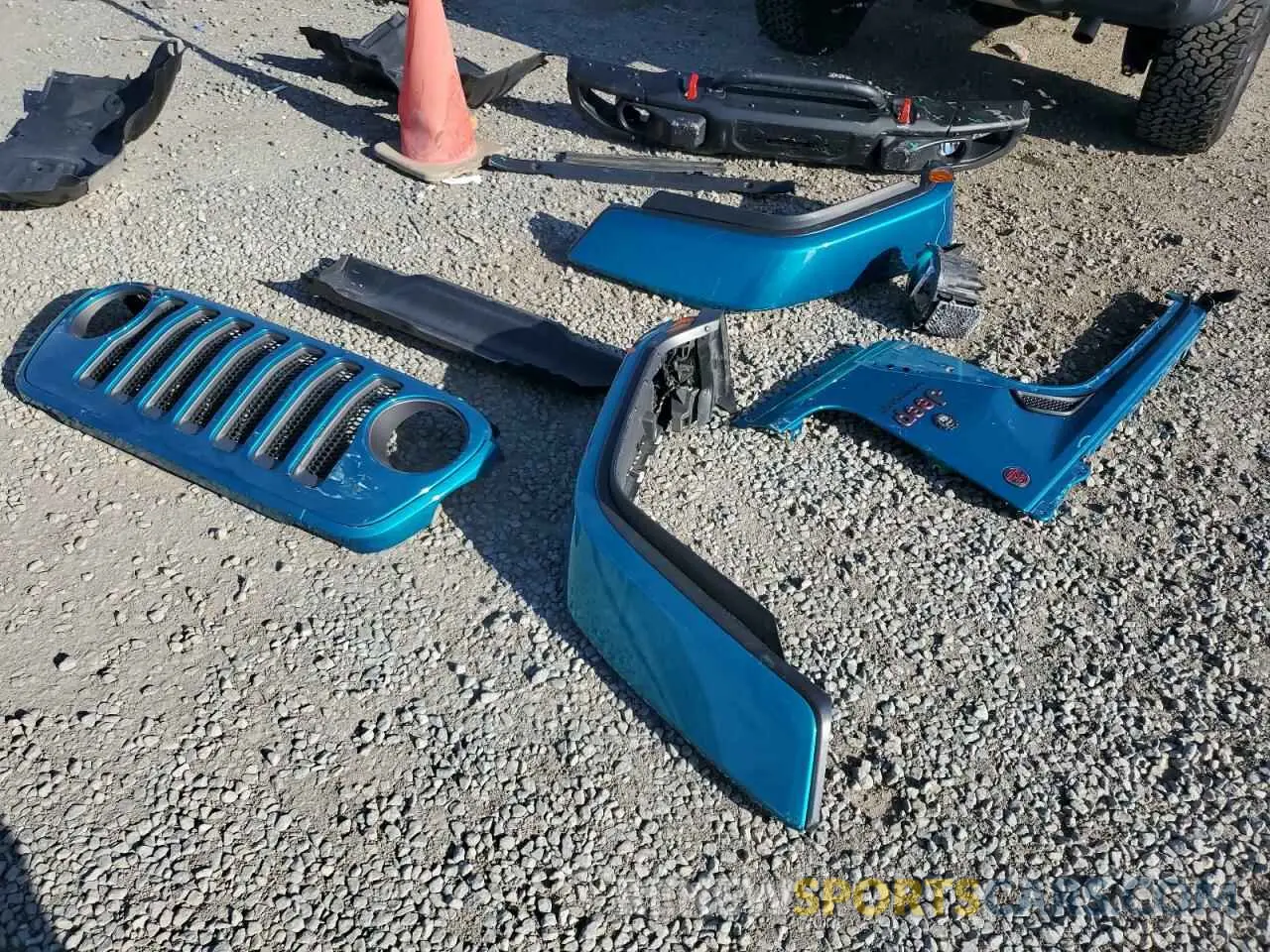 13 Photograph of a damaged car 1C4HJXFG8KW606336 JEEP WRANGLER 2019