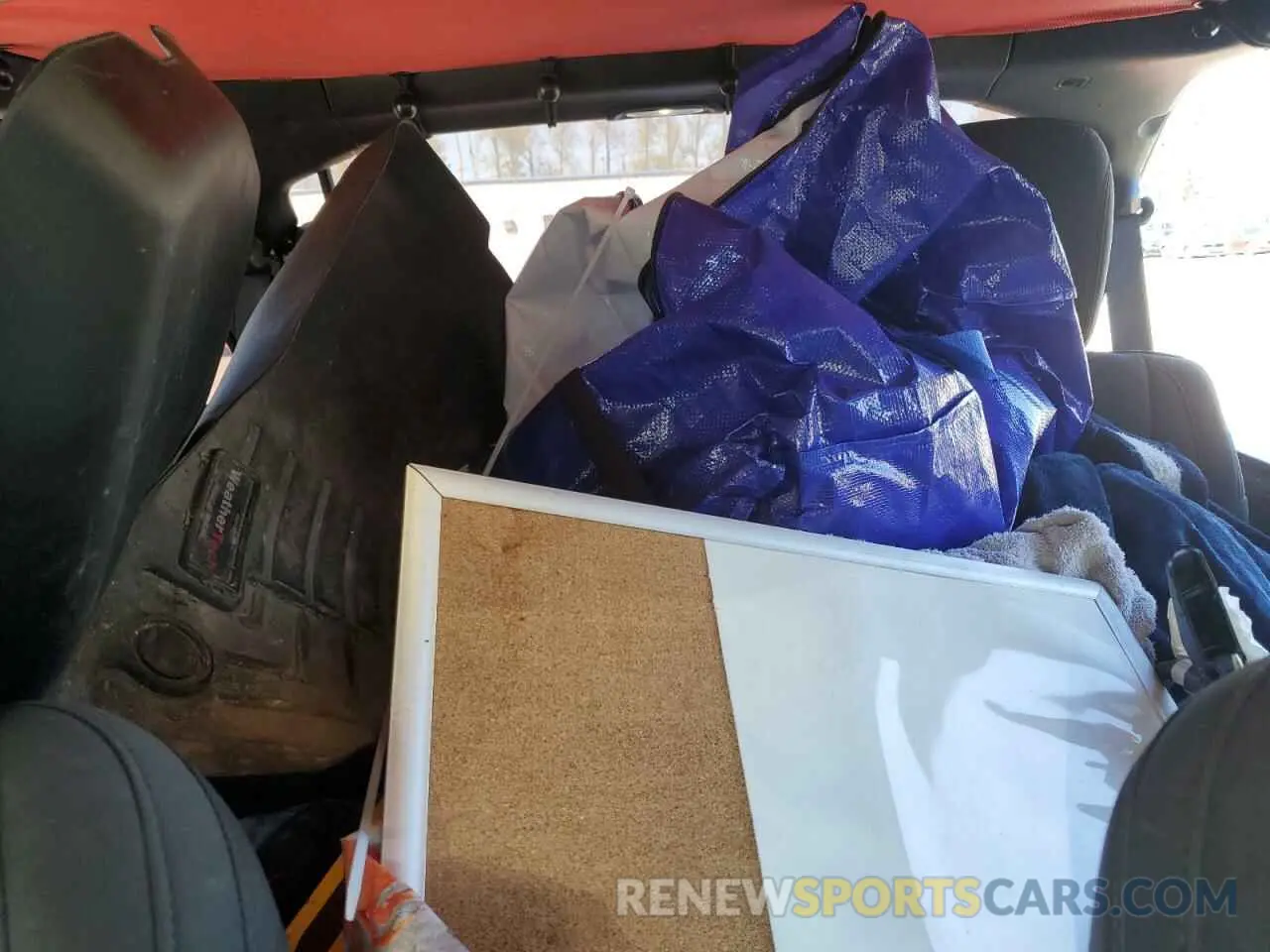 10 Photograph of a damaged car 1C4HJXFG8KW615070 JEEP WRANGLER 2019