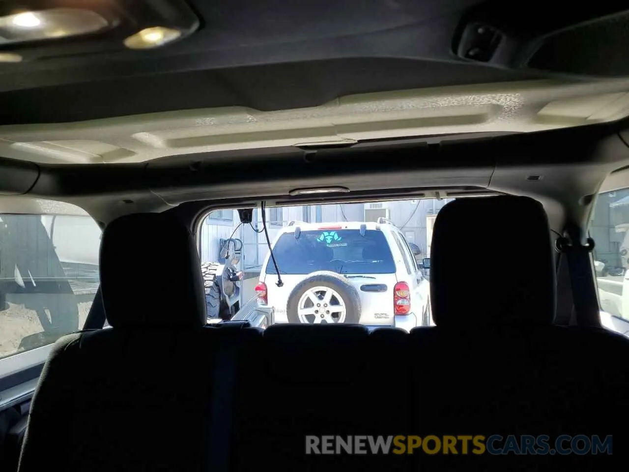 10 Photograph of a damaged car 1C4HJXFN1KW502477 JEEP WRANGLER 2019