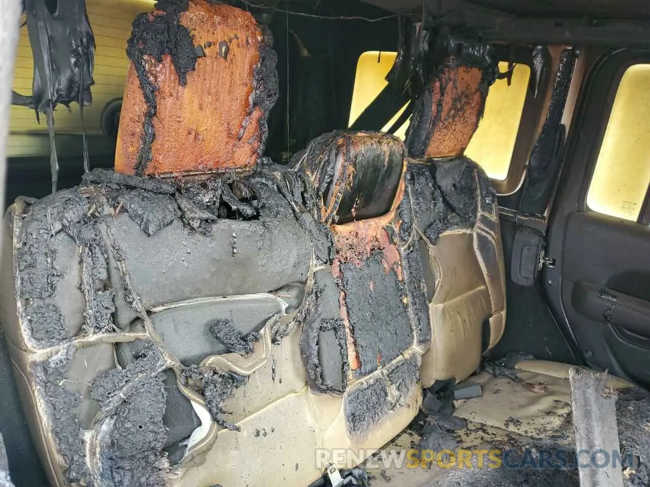 11 Photograph of a damaged car 1C4HJXFN3KW547324 JEEP WRANGLER 2019