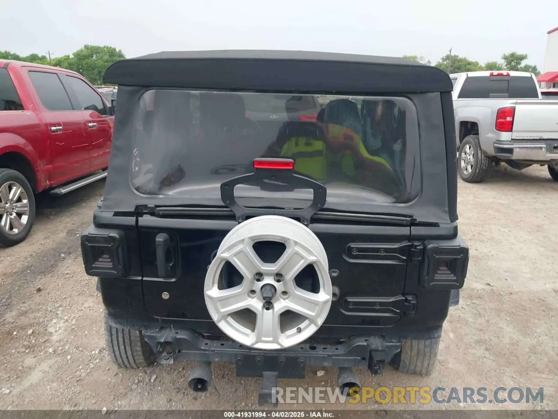 16 Photograph of a damaged car 1C4GJXAG2LW259252 JEEP WRANGLER 2020