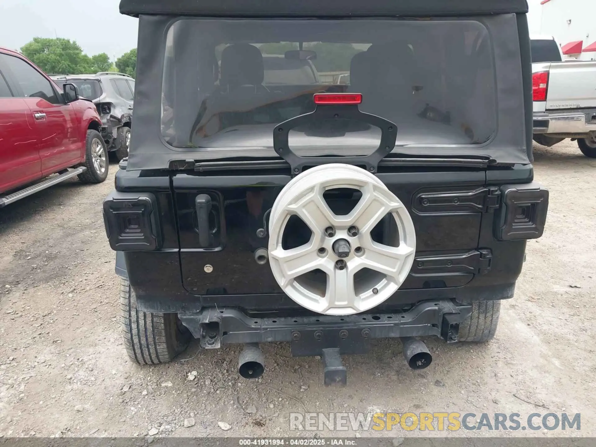 17 Photograph of a damaged car 1C4GJXAG2LW259252 JEEP WRANGLER 2020