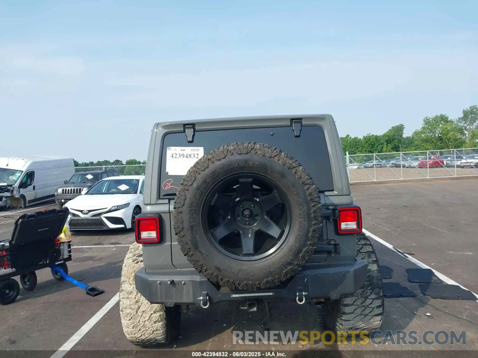 15 Photograph of a damaged car 1C4HJXEN1LW220956 JEEP WRANGLER 2020