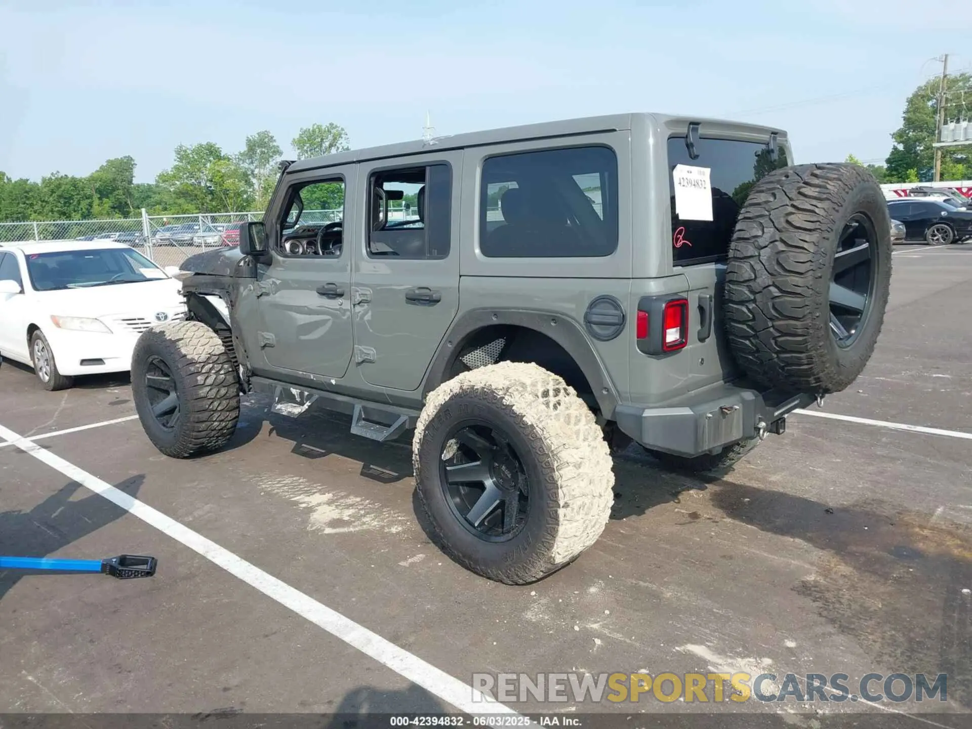 3 Photograph of a damaged car 1C4HJXEN1LW220956 JEEP WRANGLER 2020