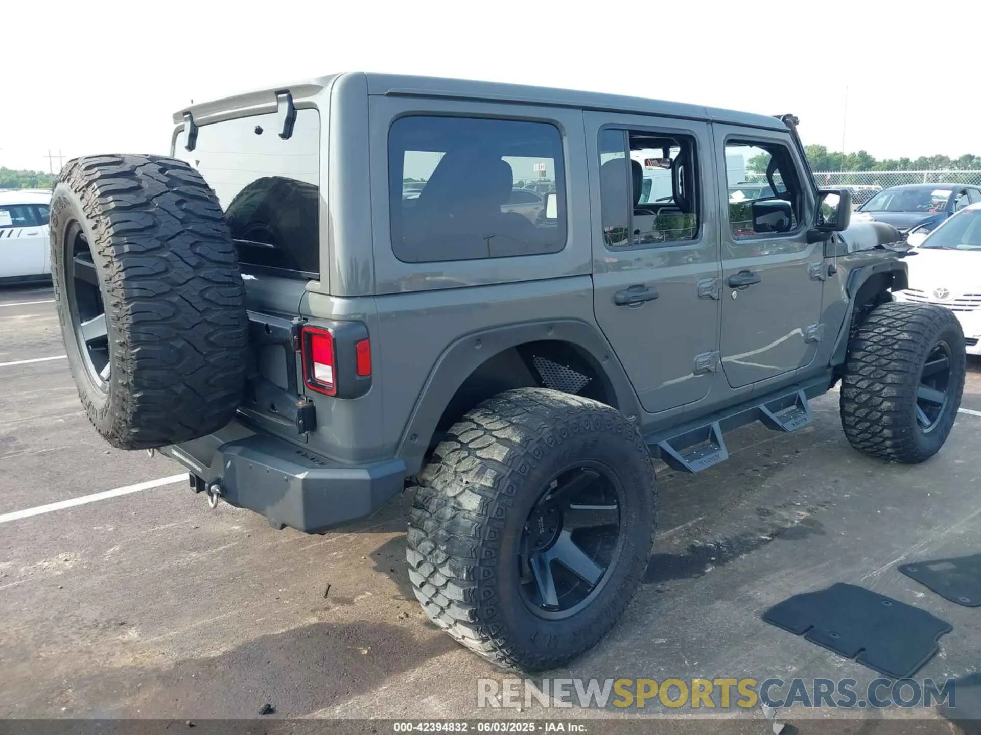 4 Photograph of a damaged car 1C4HJXEN1LW220956 JEEP WRANGLER 2020