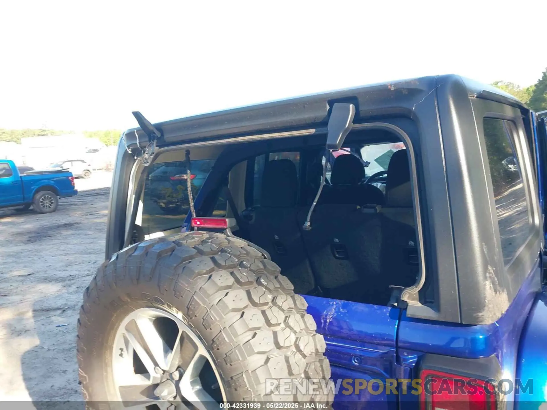 6 Photograph of a damaged car 1C4HJXEN6LW272423 JEEP WRANGLER 2020