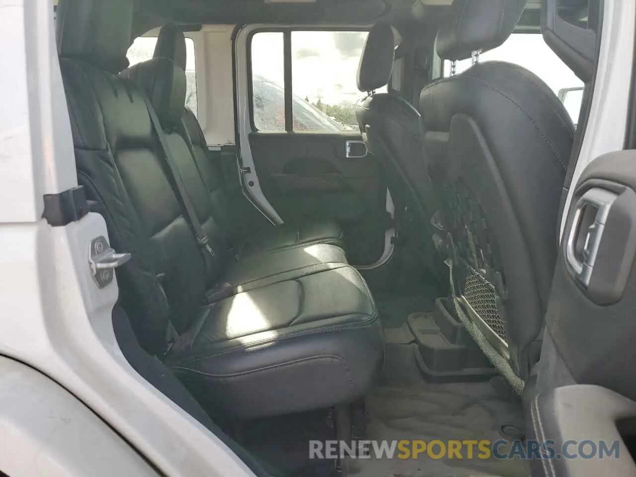 10 Photograph of a damaged car 1C4HJXFG3LW212194 JEEP WRANGLER 2020