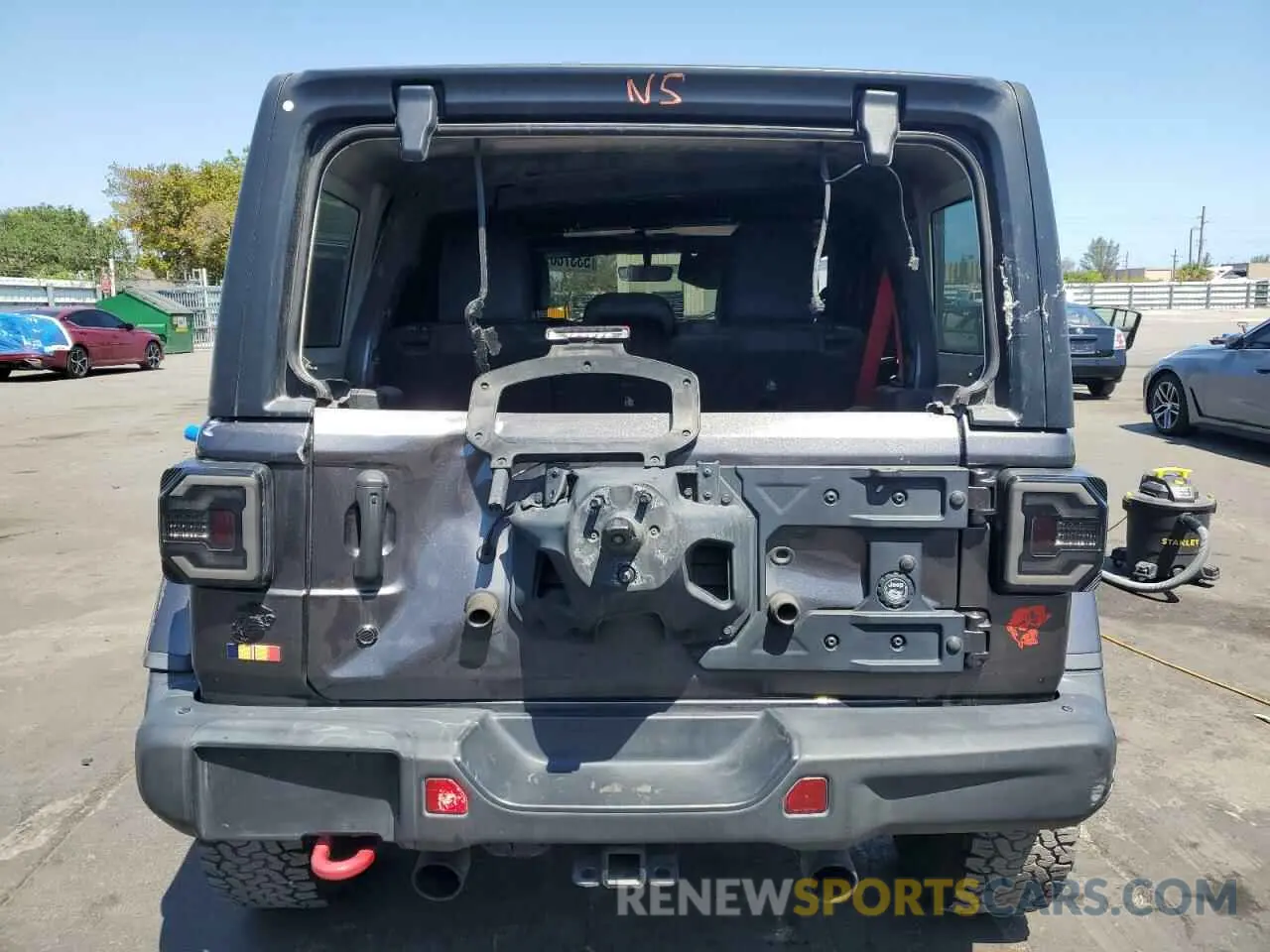 6 Photograph of a damaged car 1C4HJXFN6LW253546 JEEP WRANGLER 2020