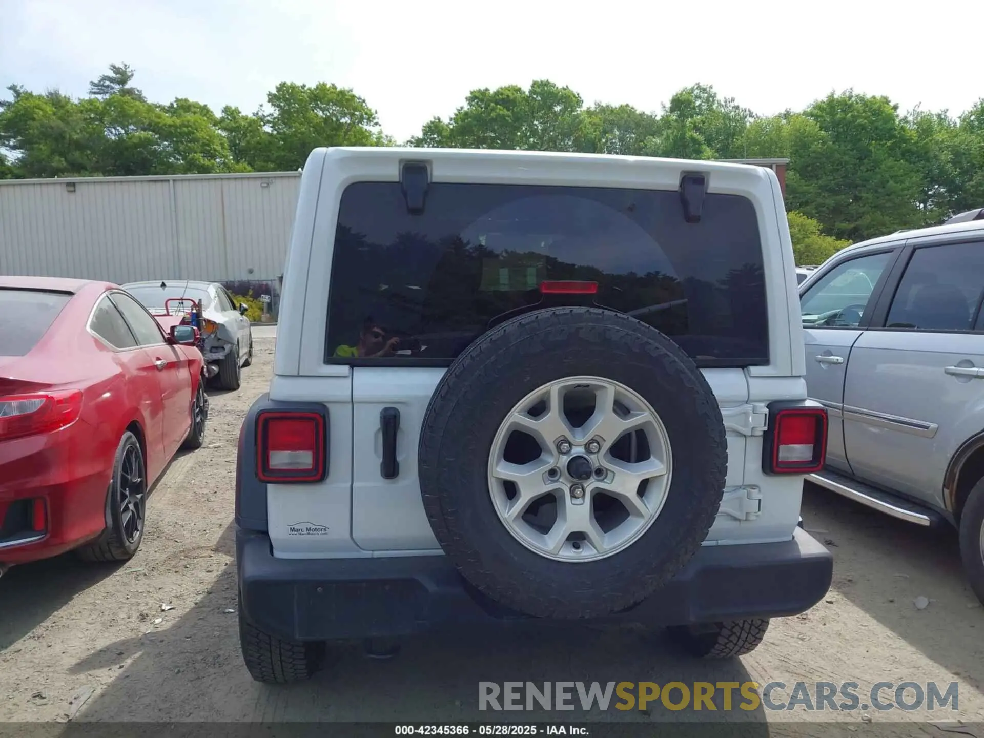 17 Photograph of a damaged car 1C4GJXAN7MW558395 JEEP WRANGLER 2021