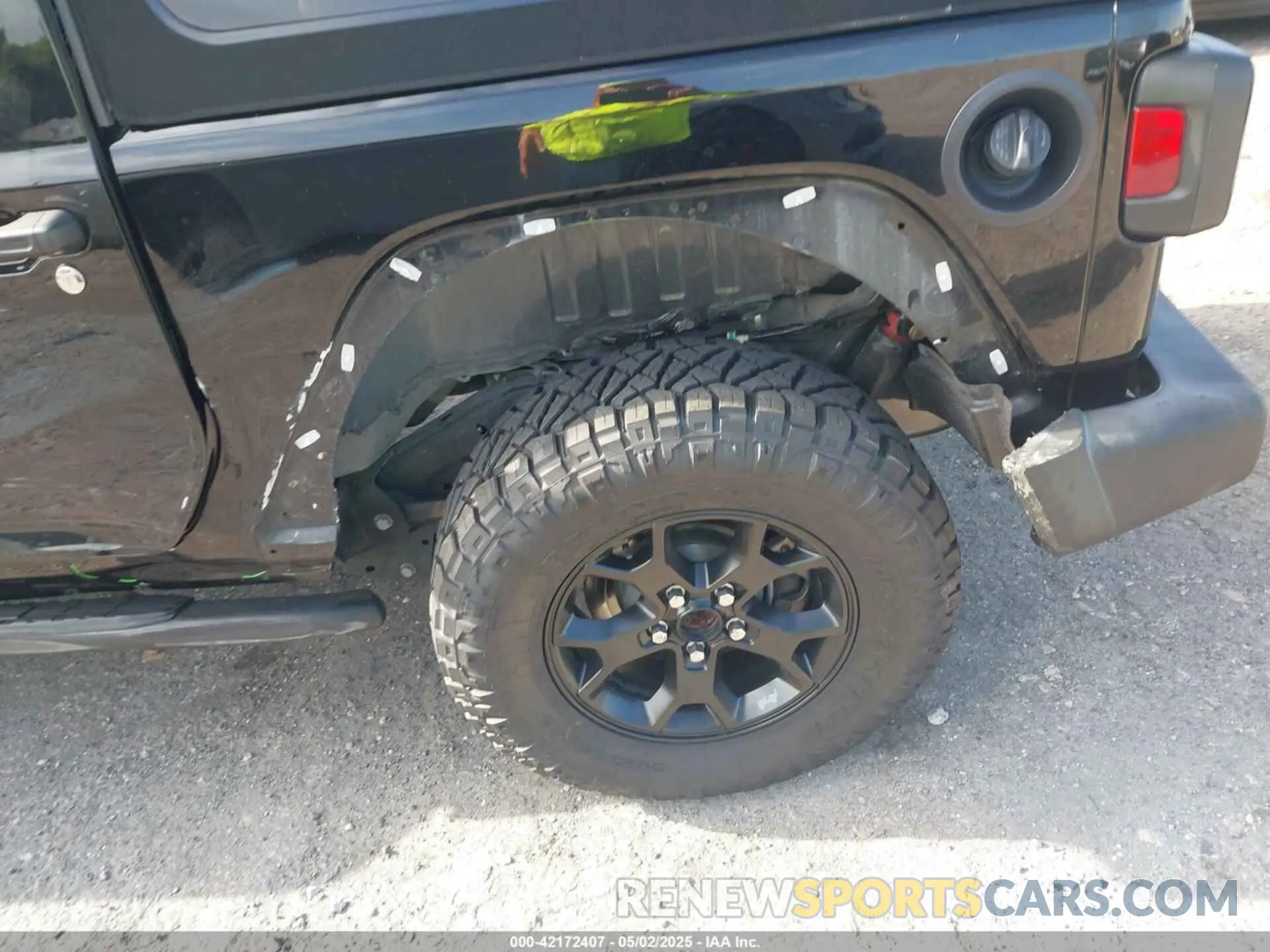 18 Photograph of a damaged car 1C4GJXAN7MW796019 JEEP WRANGLER 2021