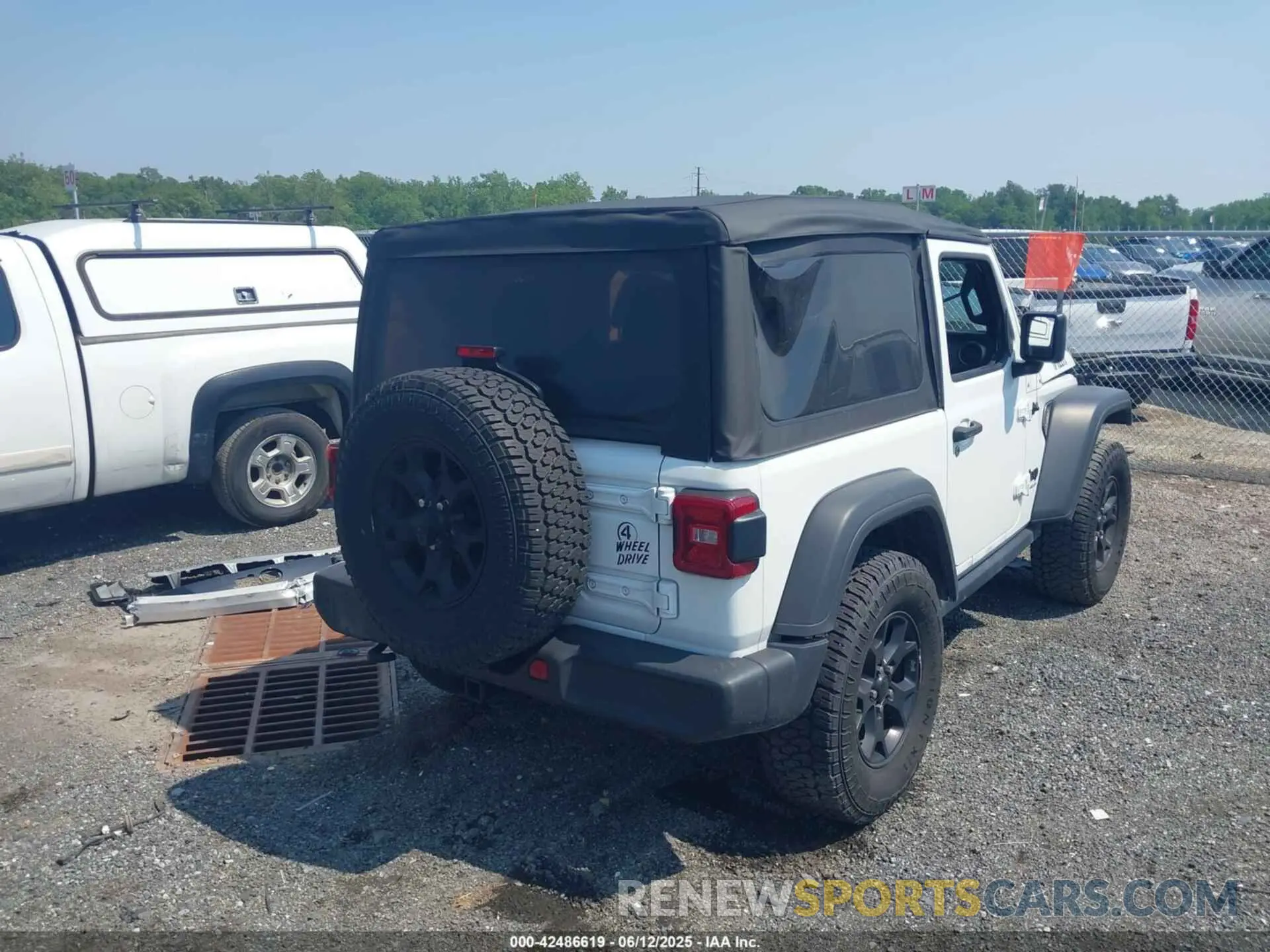4 Photograph of a damaged car 1C4HJXAG2MW626186 JEEP WRANGLER 2021