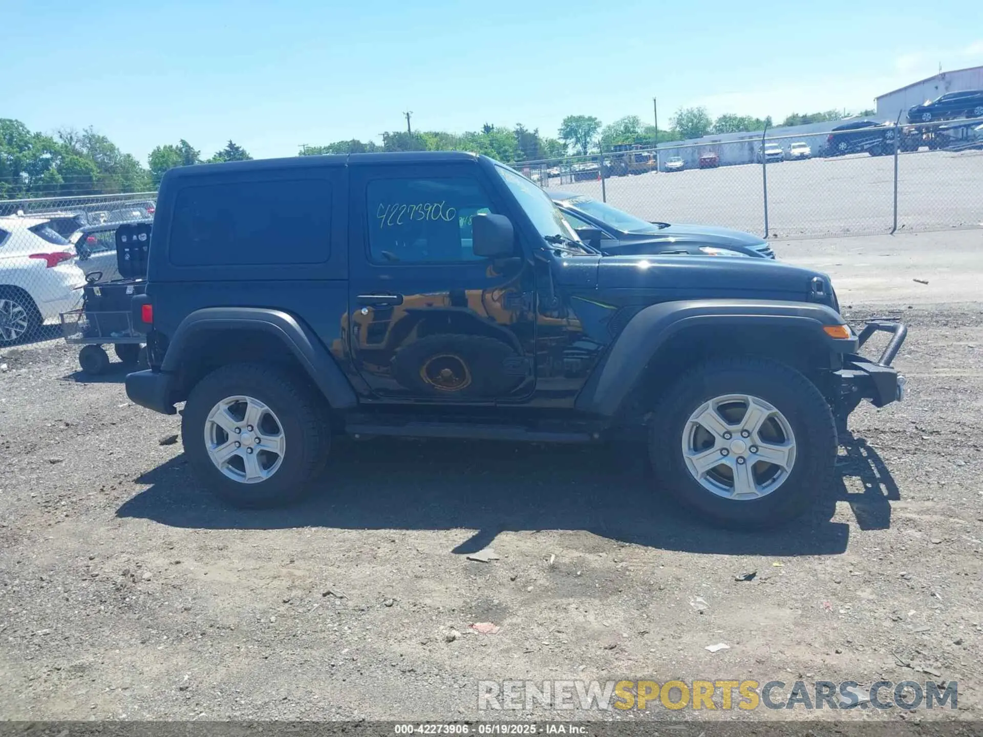 13 Photograph of a damaged car 1C4HJXAG6MW872318 JEEP WRANGLER 2021