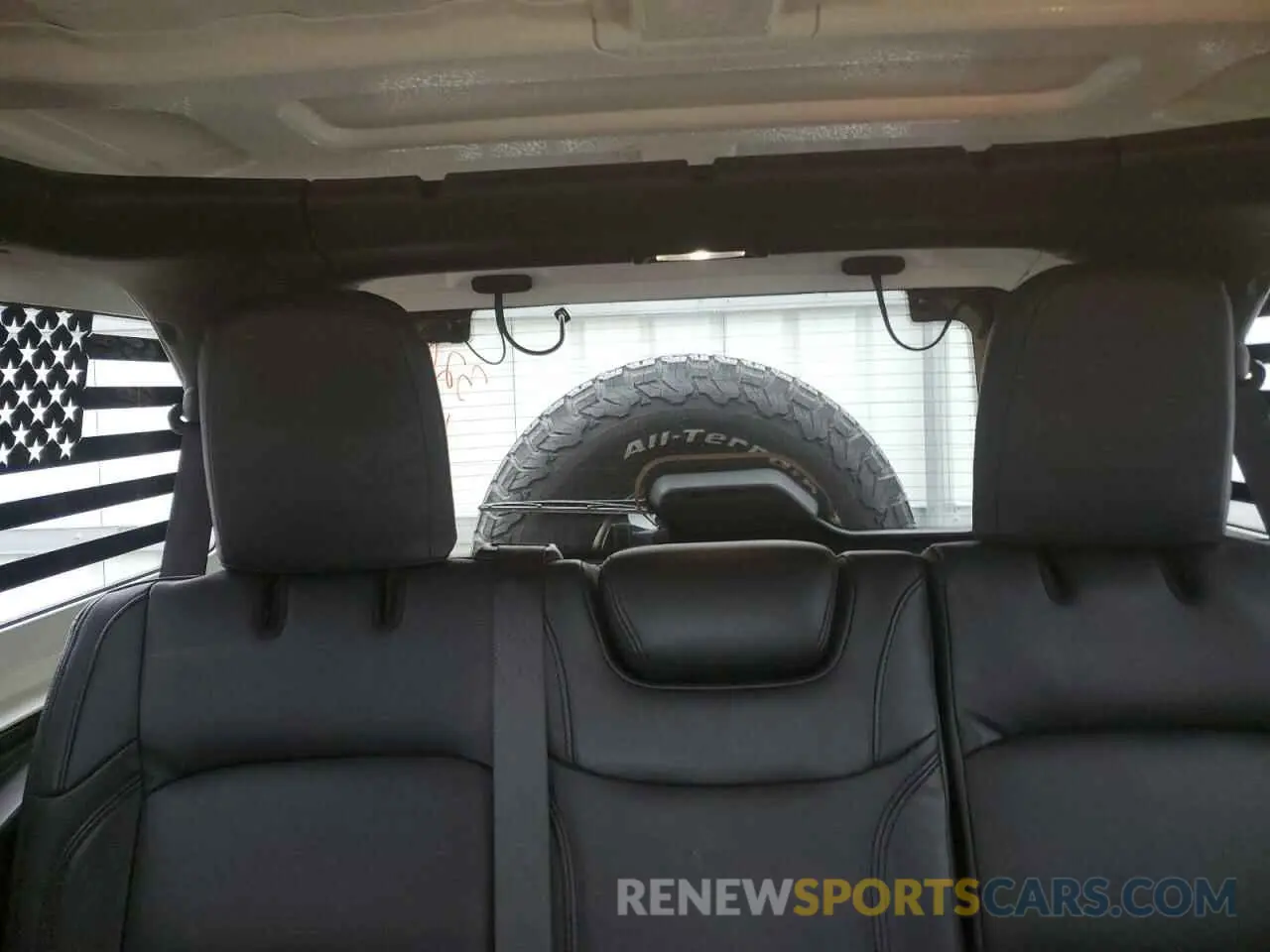 10 Photograph of a damaged car 1C4HJXDG2MW563201 JEEP WRANGLER 2021