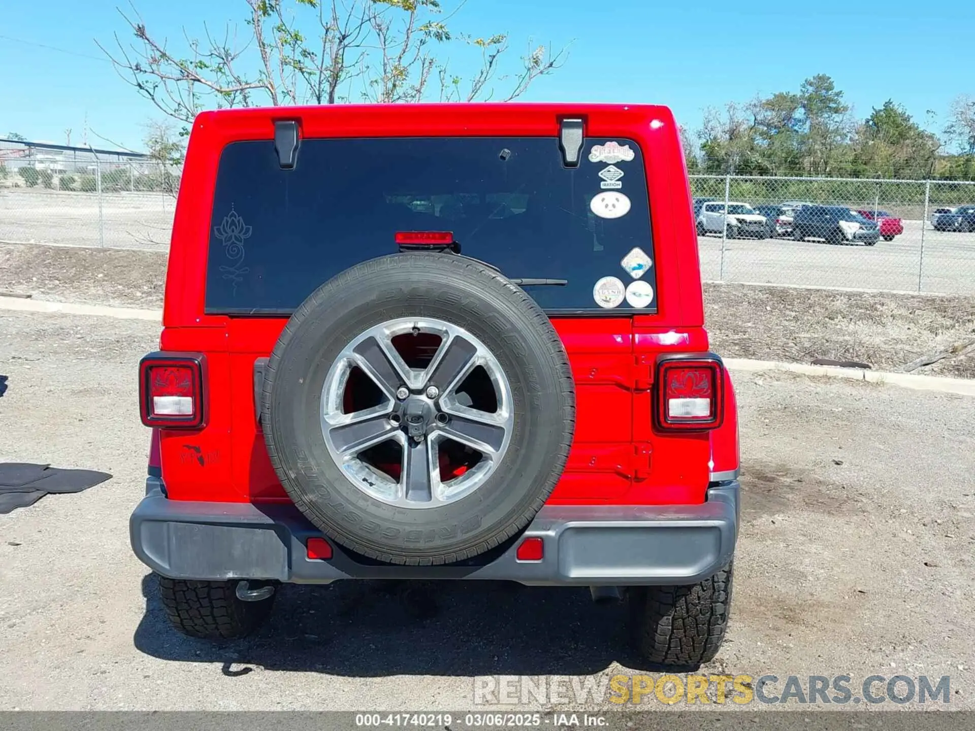 17 Photograph of a damaged car 1C4HJXEN7MW551848 JEEP WRANGLER 2021