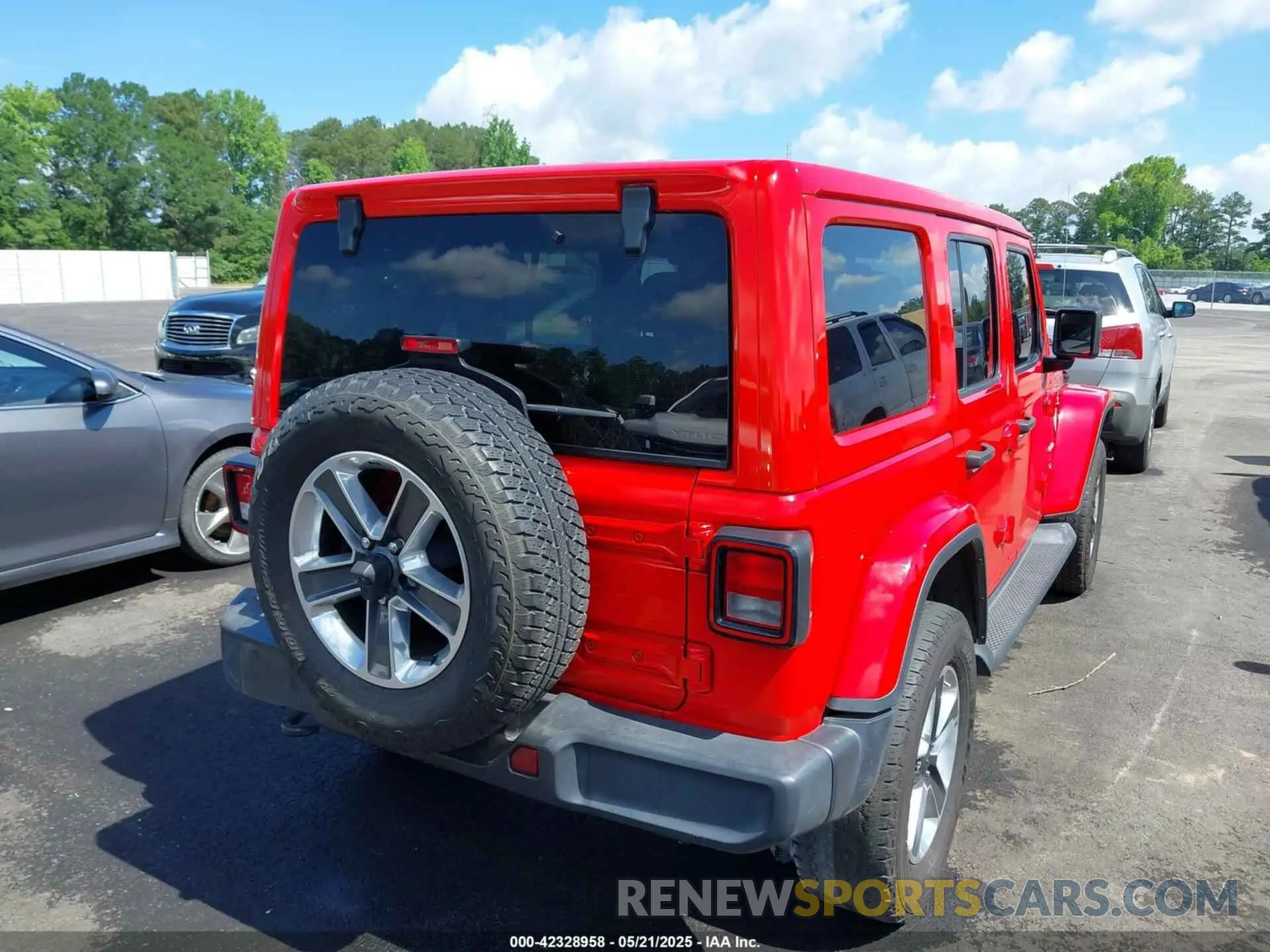 4 Photograph of a damaged car 1C4HJXEN8MW622359 JEEP WRANGLER 2021
