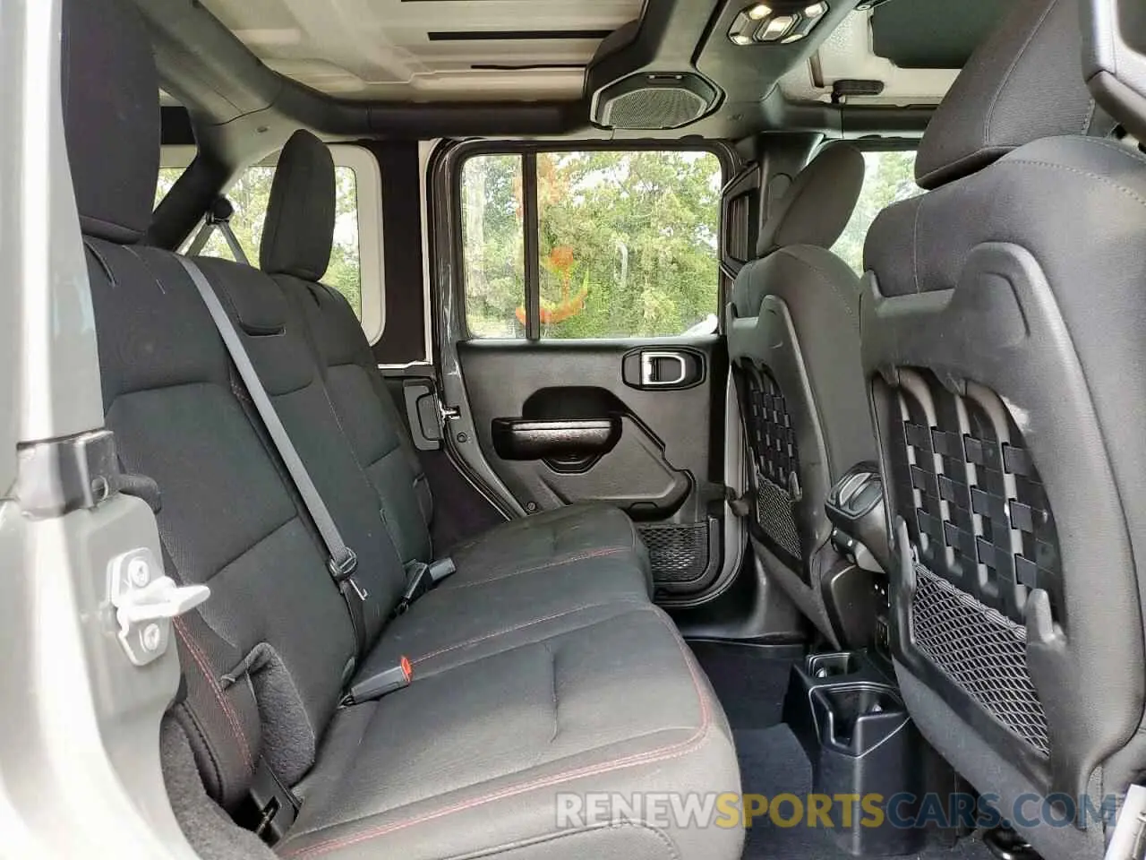 11 Photograph of a damaged car 1C4HJXFG4MW586850 JEEP WRANGLER 2021