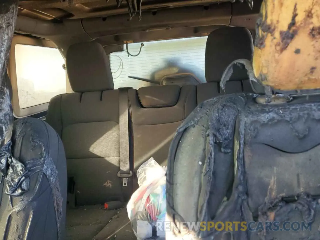10 Photograph of a damaged car 1C4HJXFN5MW513999 JEEP WRANGLER 2021