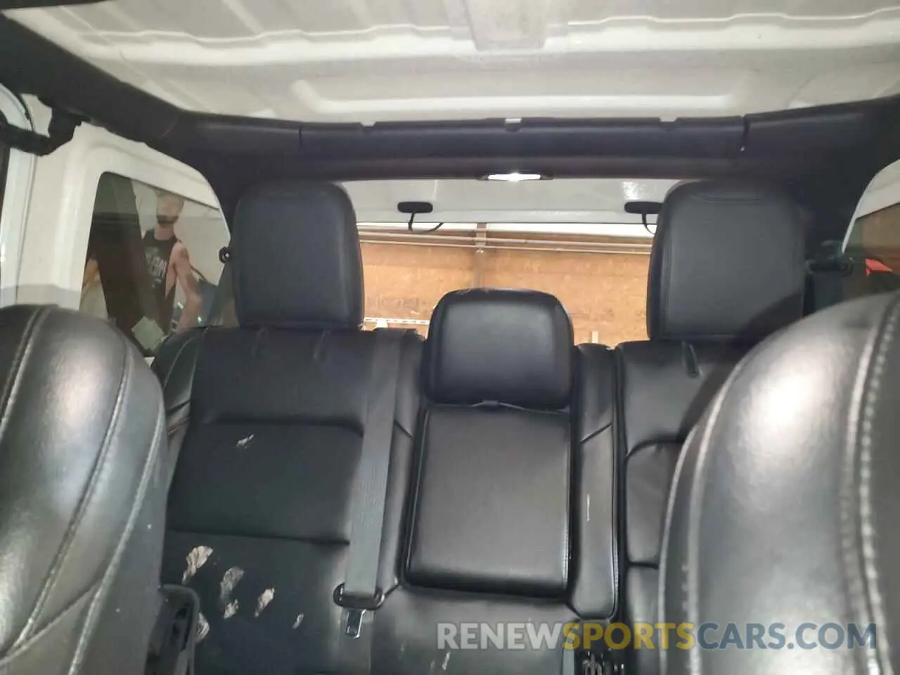 10 Photograph of a damaged car 1C4JJXFM2MW633915 JEEP WRANGLER 2021