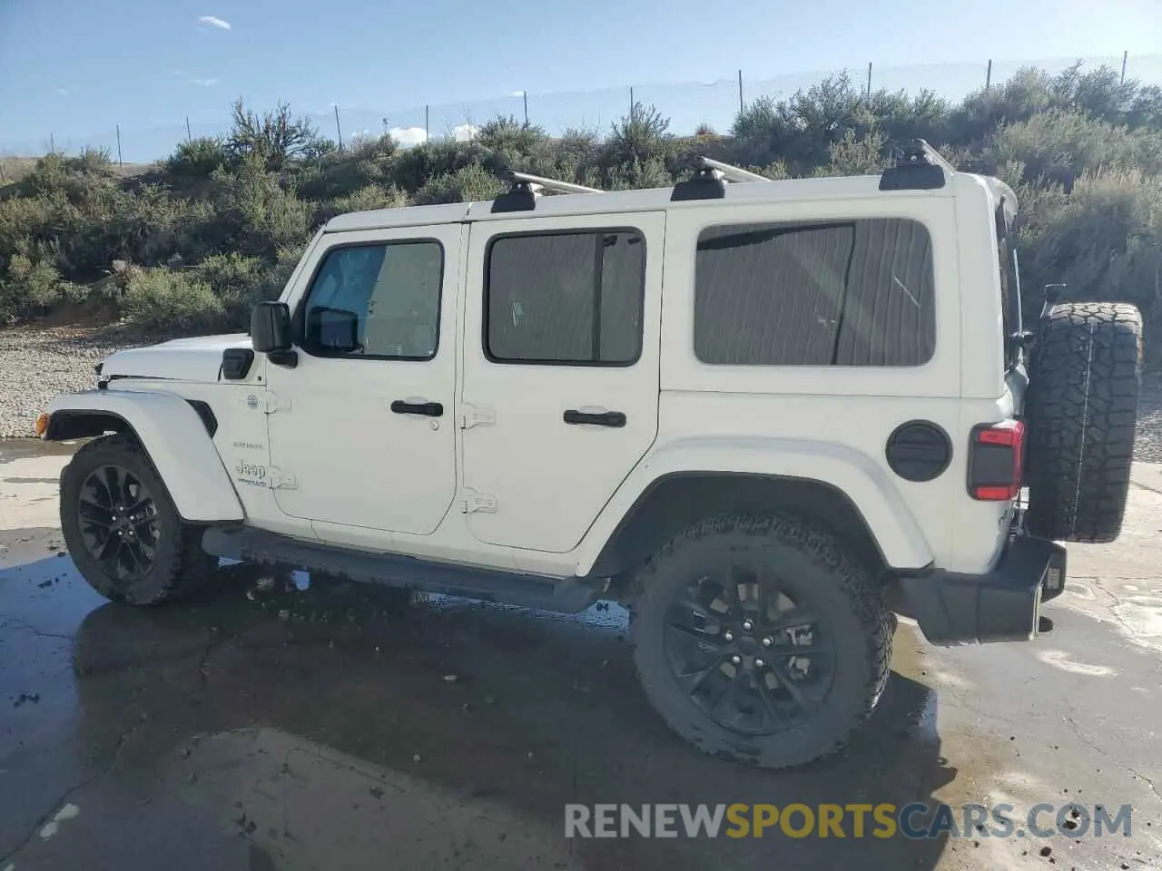 2 Photograph of a damaged car 1C4JJXP69MW682528 JEEP WRANGLER 2021