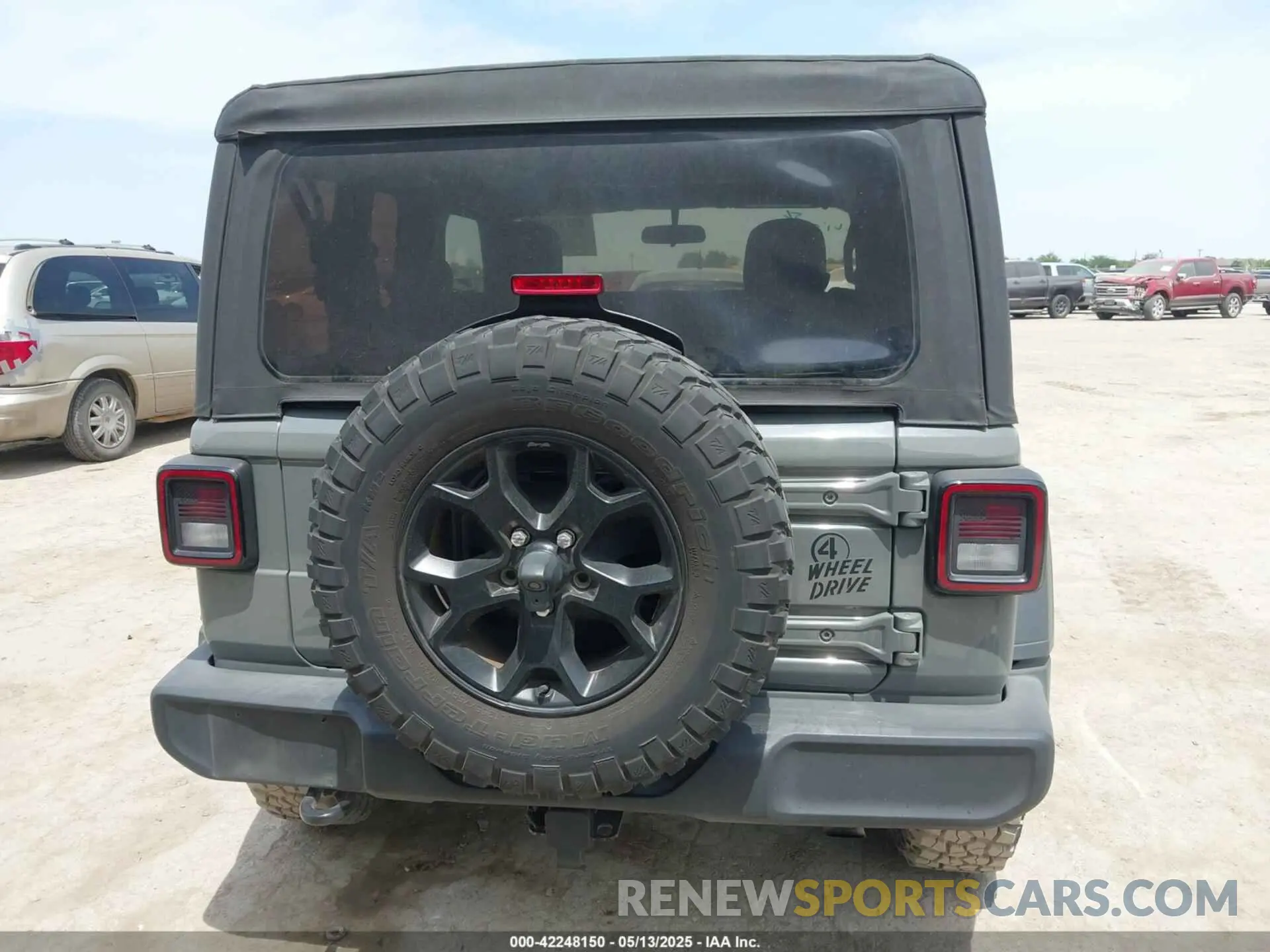 17 Photograph of a damaged car 1C4GJXAG8NW232480 JEEP WRANGLER 2022