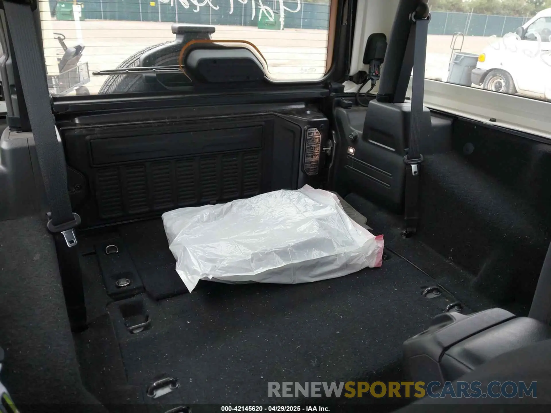 8 Photograph of a damaged car 1C4GJXAN8NW223101 JEEP WRANGLER 2022