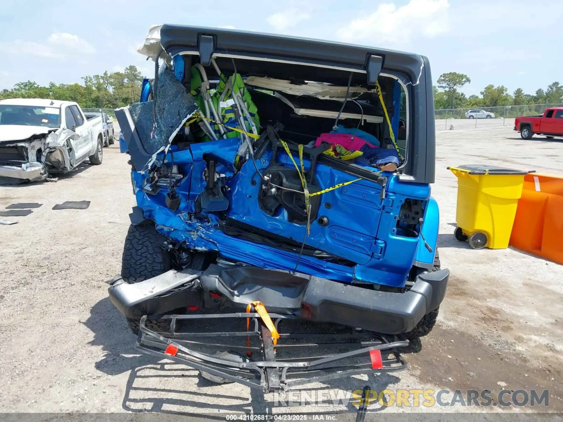 15 Photograph of a damaged car 1C4HJXCN5NW185442 JEEP WRANGLER 2022
