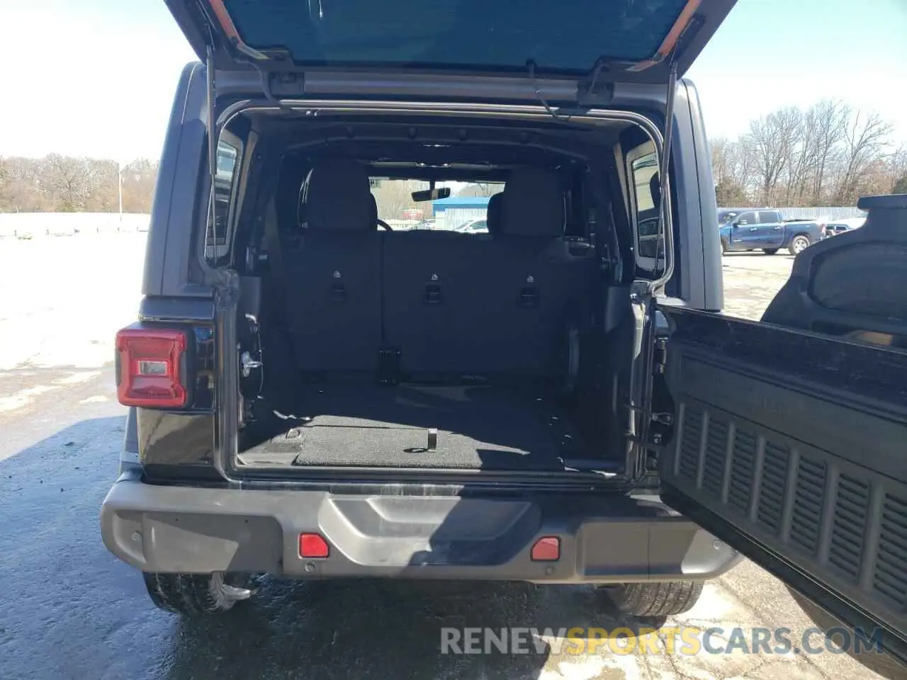 6 Photograph of a damaged car 1C4HJXDG7NW158369 JEEP WRANGLER 2022