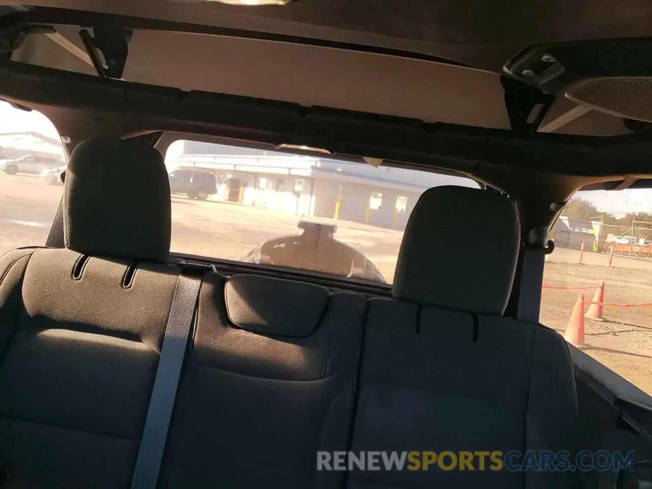 10 Photograph of a damaged car 1C4HJXDN5NW195192 JEEP WRANGLER 2022