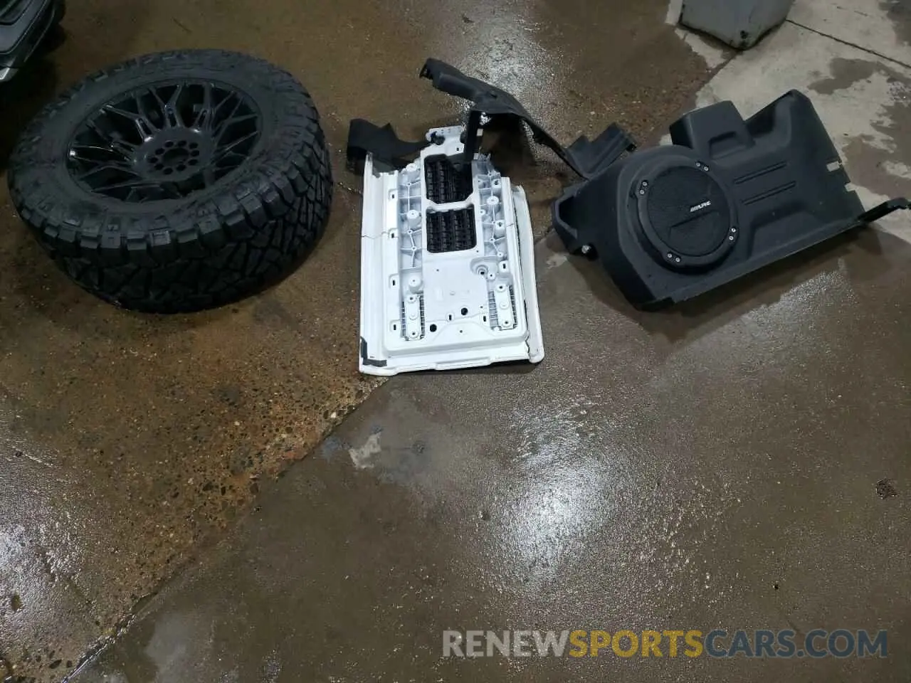 13 Photograph of a damaged car 1C4HJXEG7NW172299 JEEP WRANGLER 2022