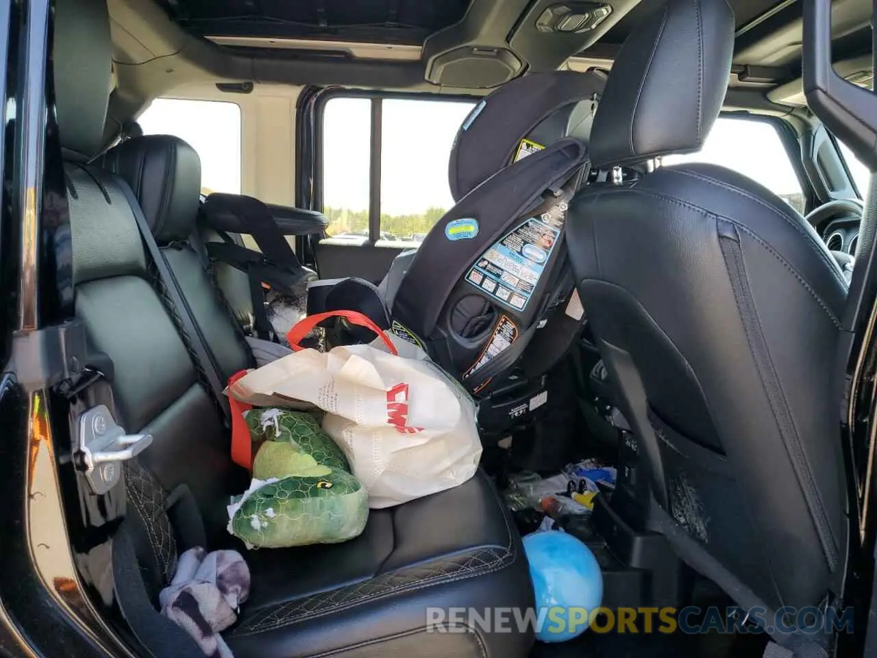 11 Photograph of a damaged car 1C4HJXEN2NW173682 JEEP WRANGLER 2022