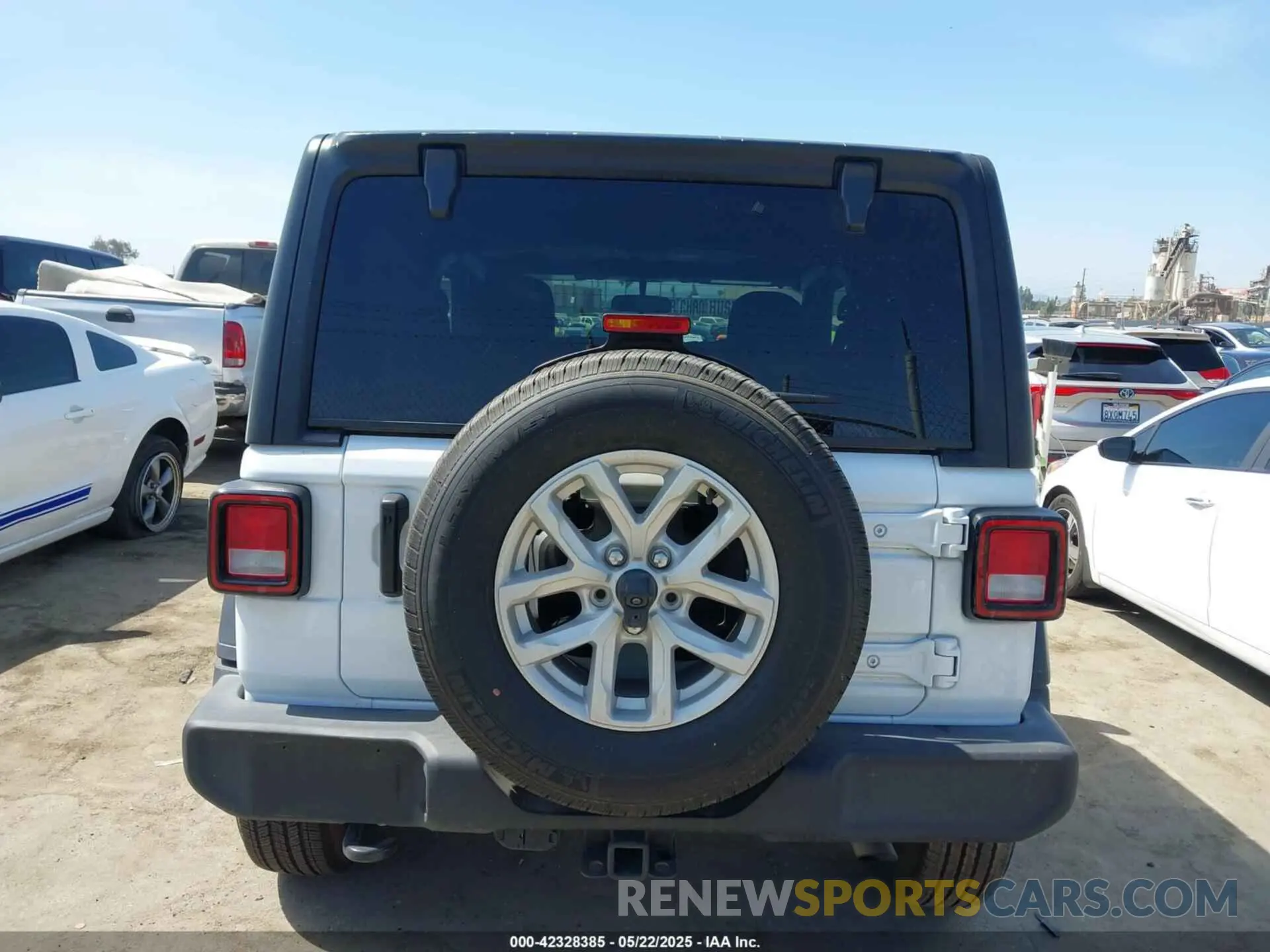 16 Photograph of a damaged car 1C4GJXAN4PW656756 JEEP WRANGLER 2023